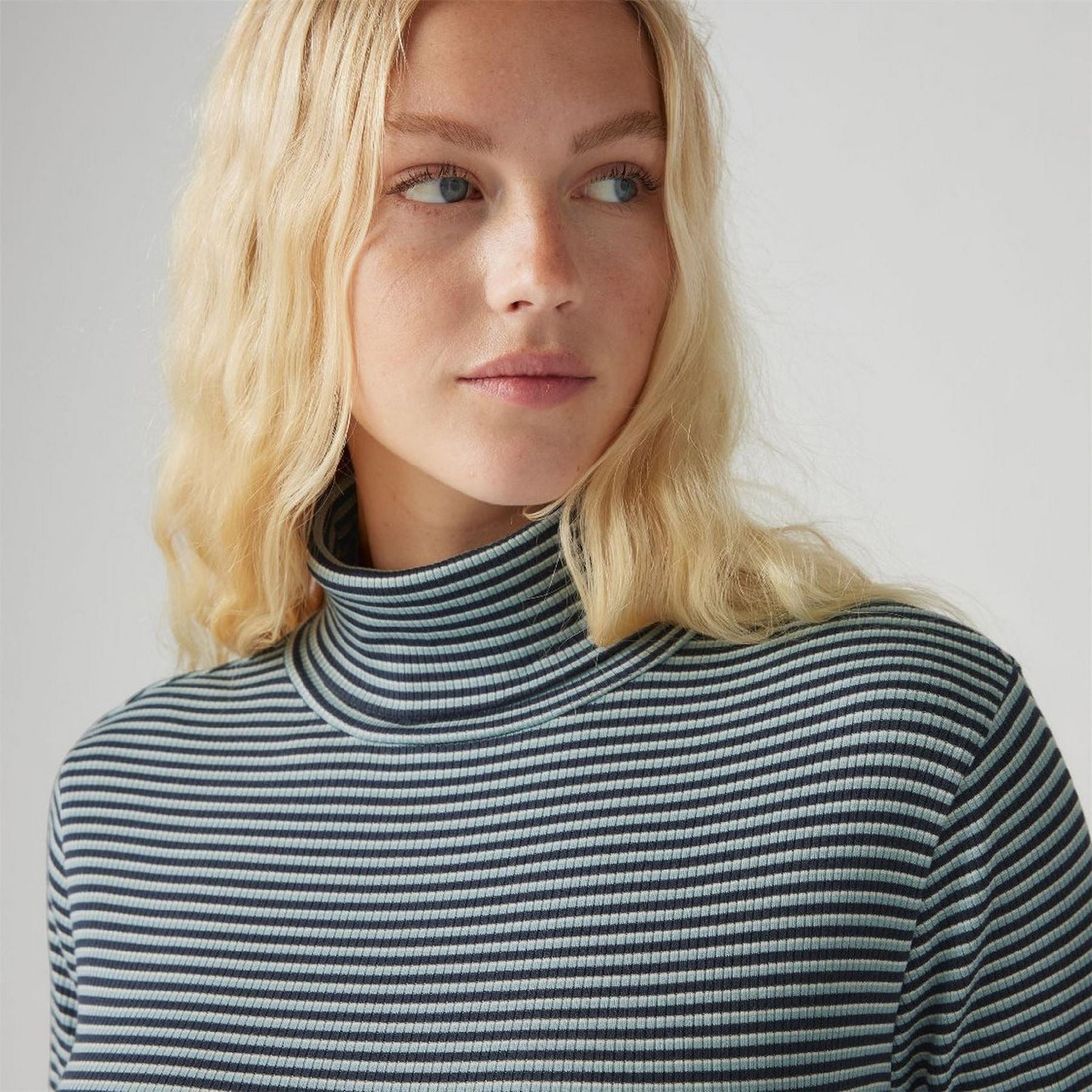 Levis Dreamy Turtleneck Burgundy Long Sleeve T Shirt