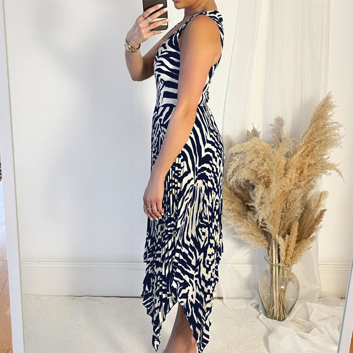 AX Paris V Neck Zag Hem Pleated Midi Dress
