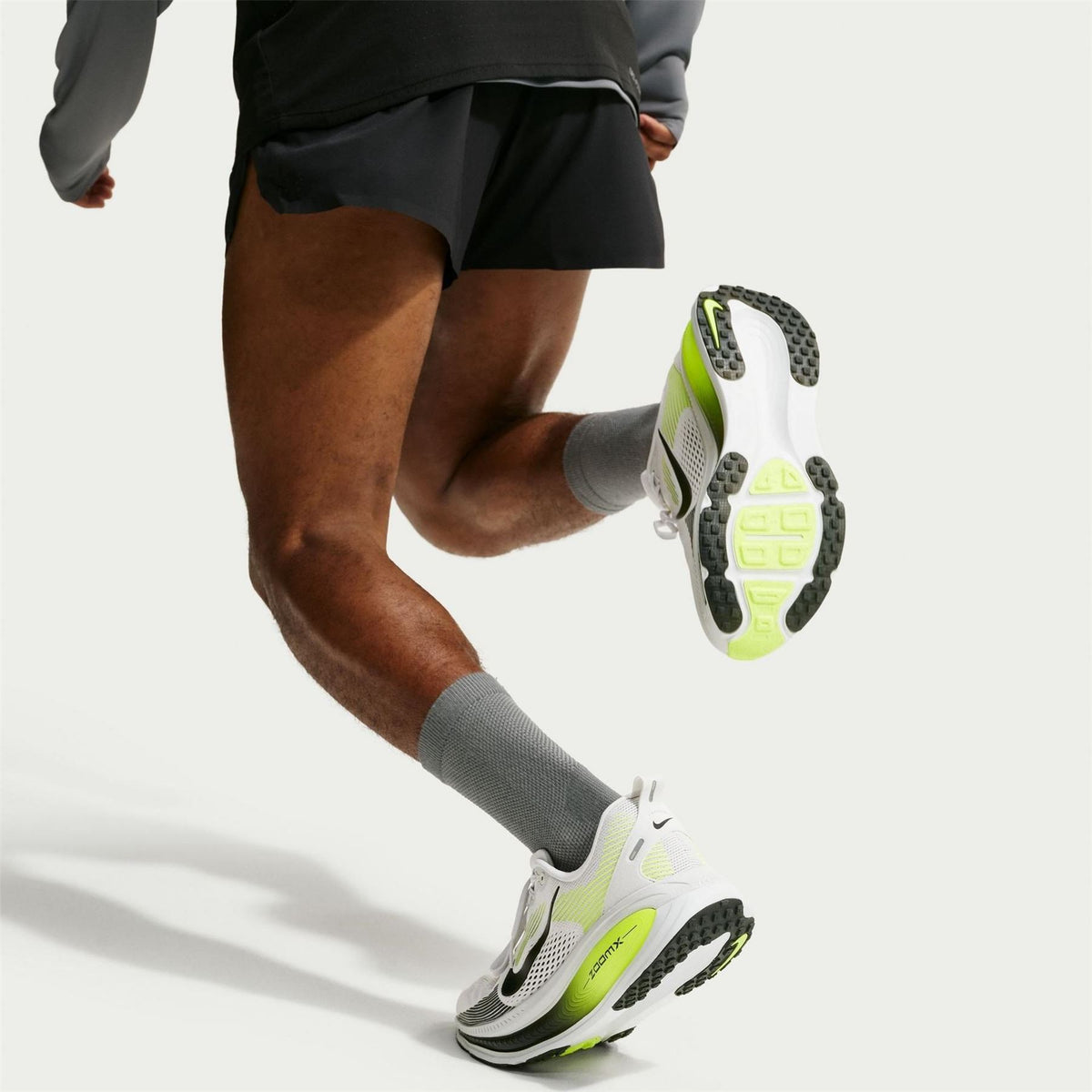 Nike Mens Vomero 18 Road Running Shoes