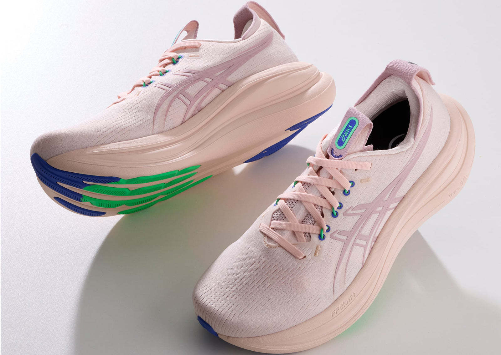 WOMEN'S RUNNING SHOES