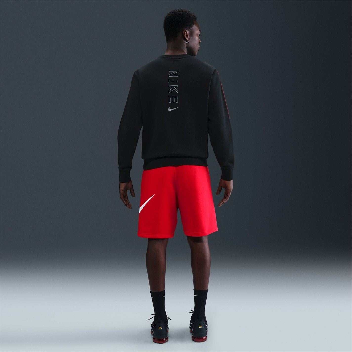 Nike Crew Neck Ribbed Collar Long Sleeve Raglan Sweatshirt