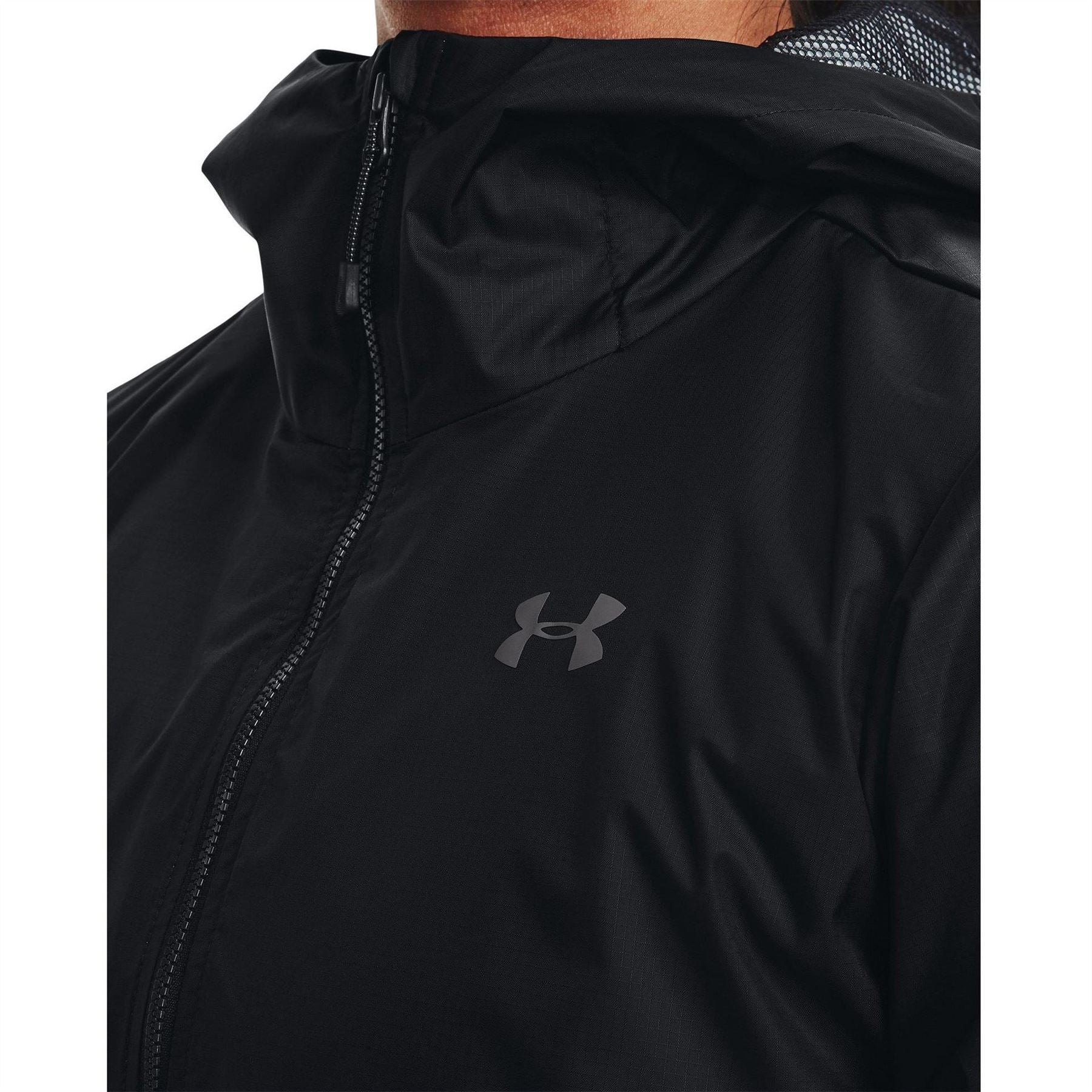Under Armour Solid Patterned Hooded Zipped Pocket Rain Jacket