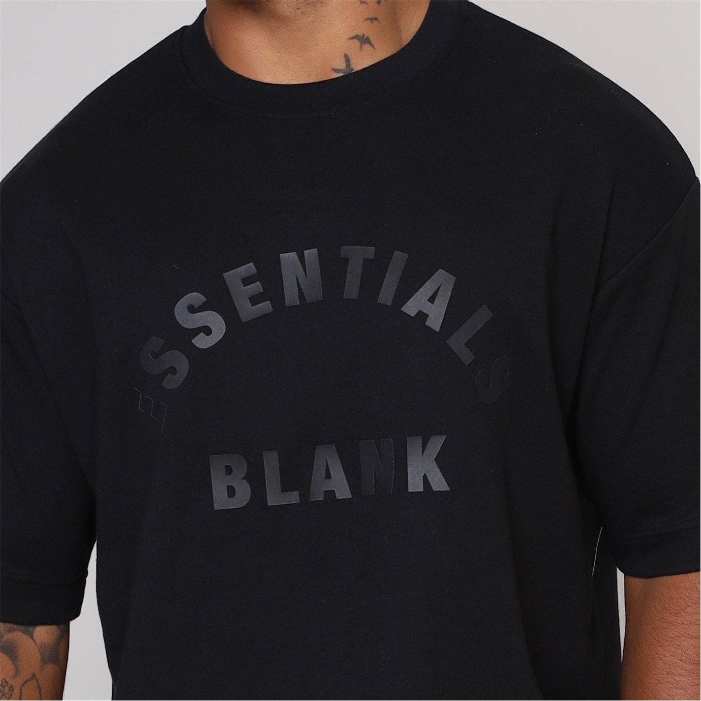 Blank Essentials Essentials Arch T-Shirt