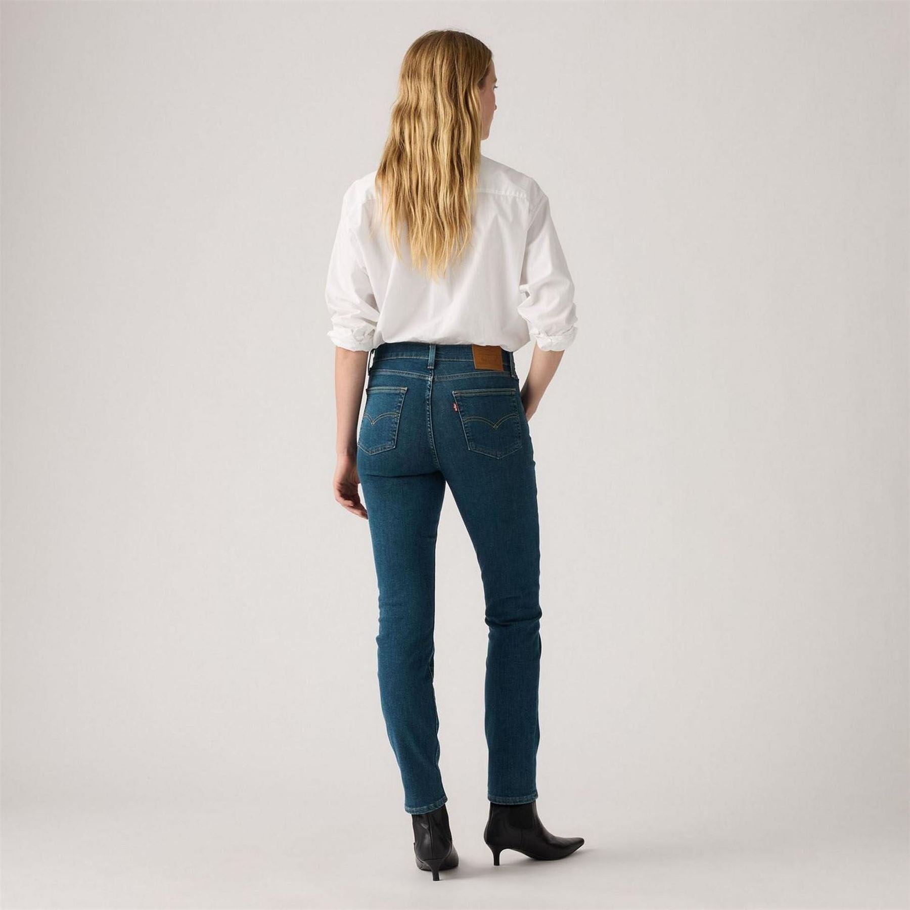 Levis 724 High Rise Straight Fit Jeans