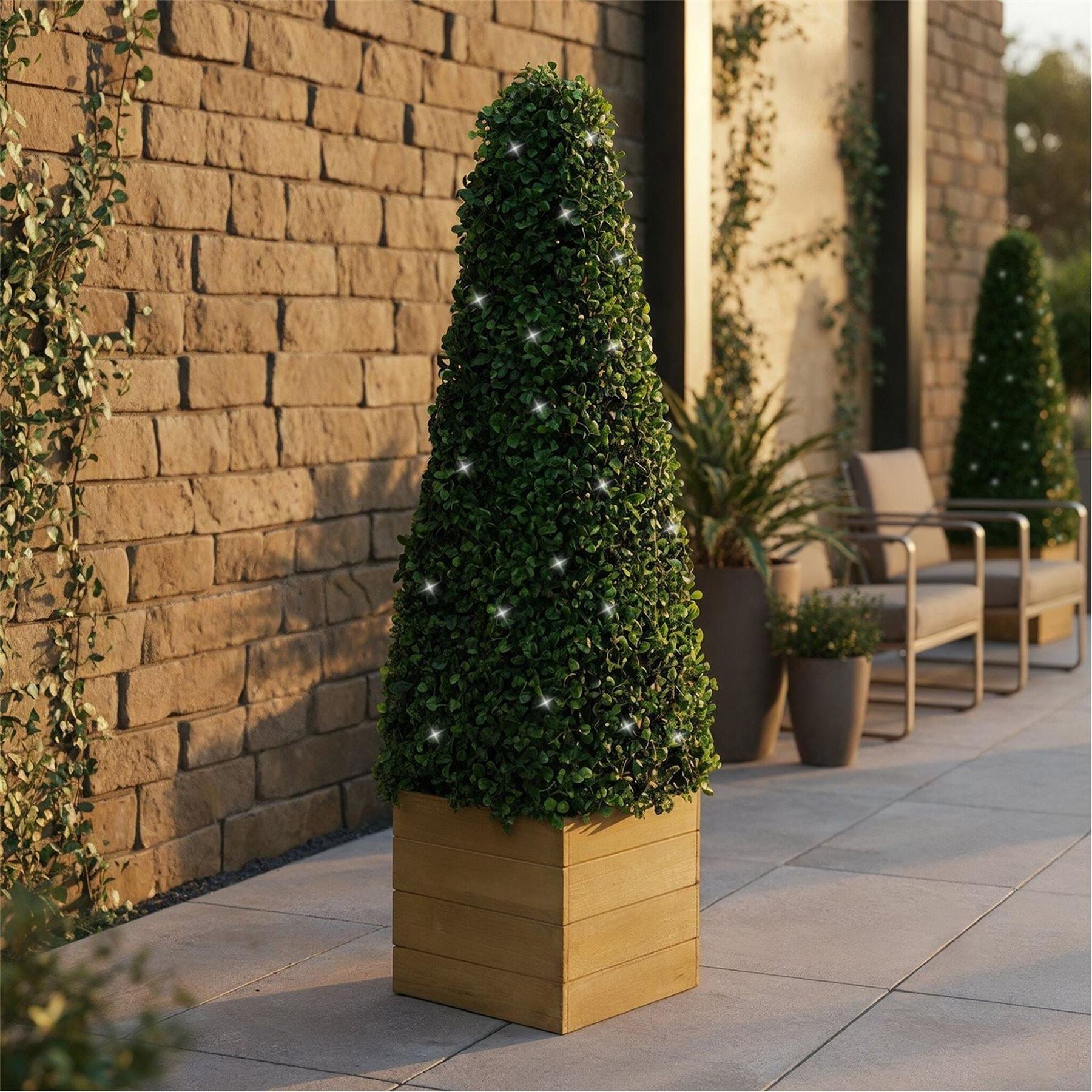 Streetwize Topiary   Solar Powered   Obelisk Design