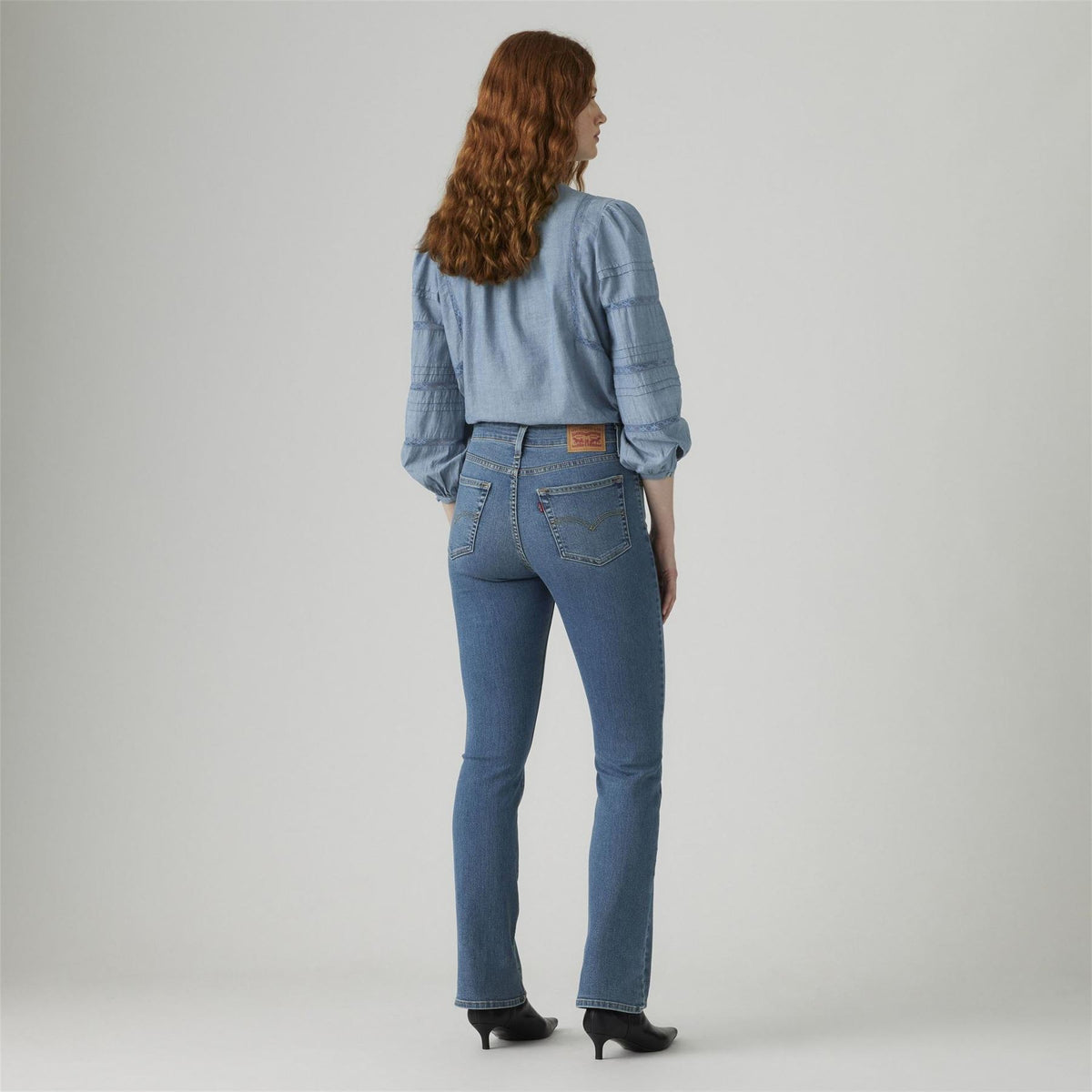 Levis 725 High Rise Bootcut Jeans