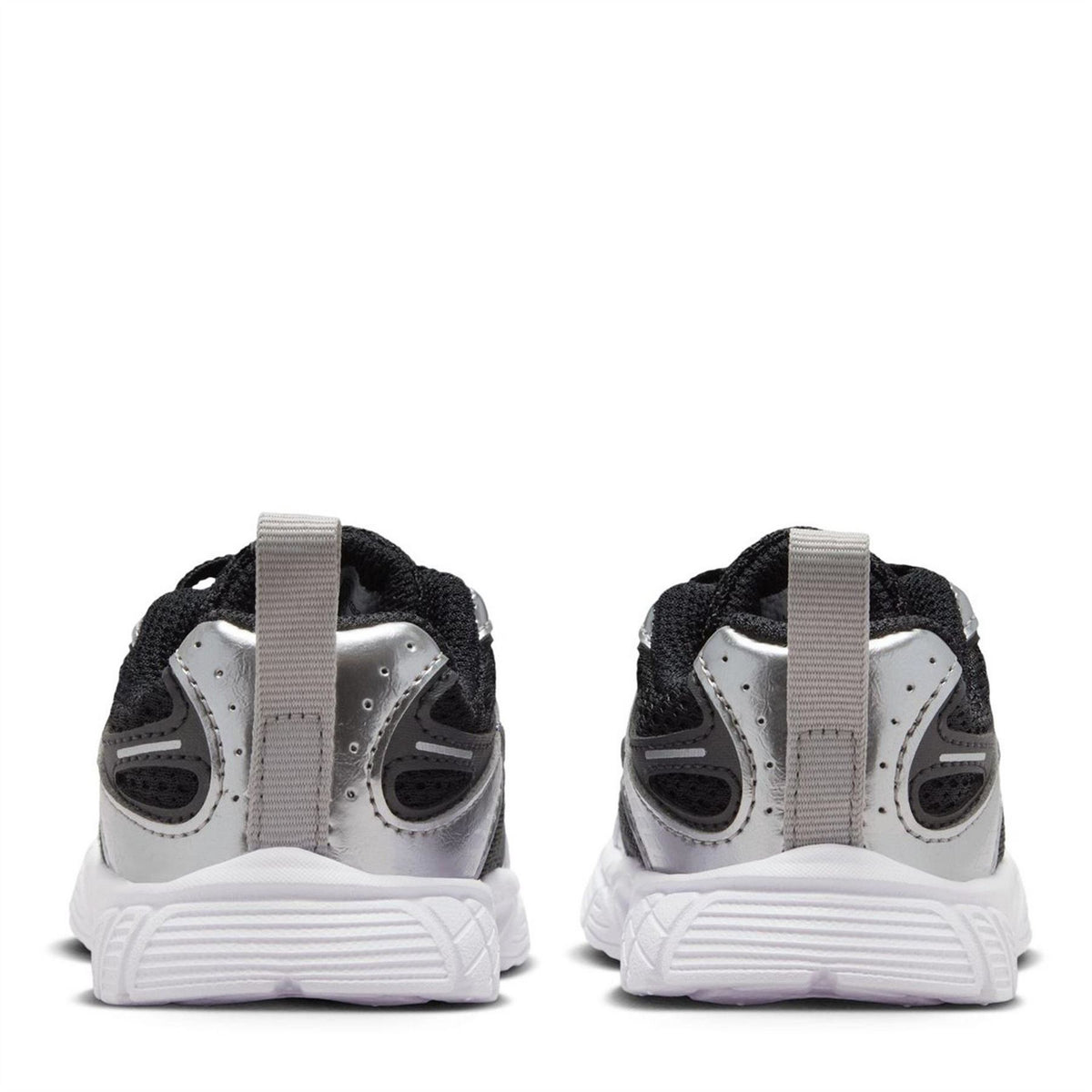 Nike V5 Runner Low Top Lace-Up Sneakers