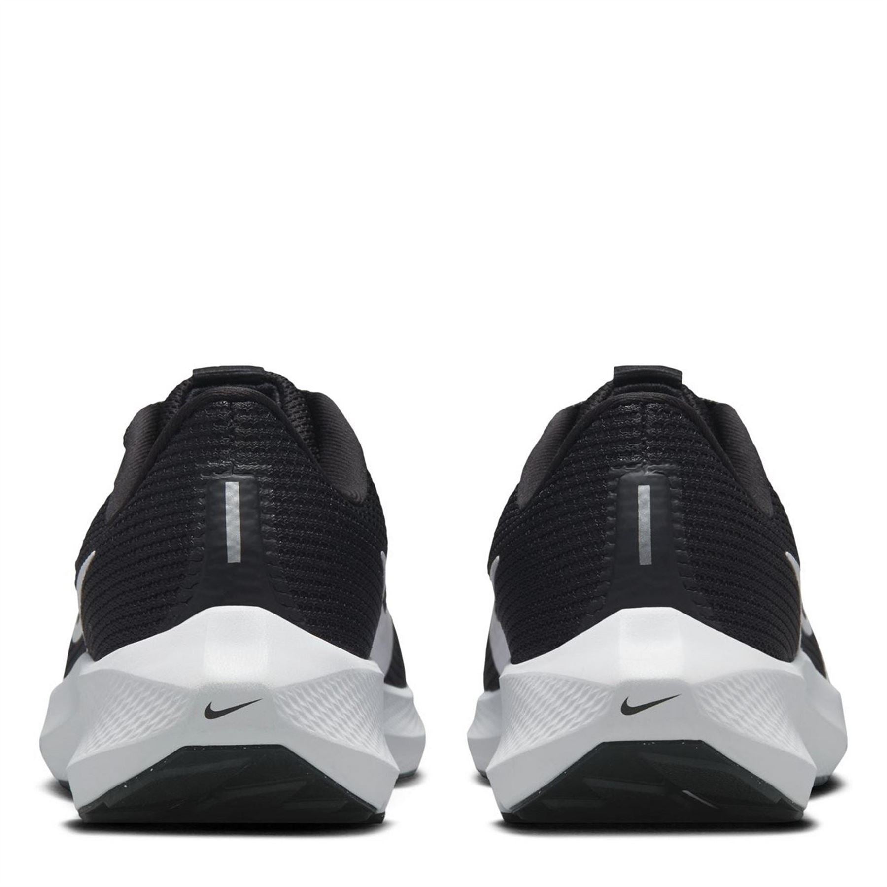 Nike Womens 40 Road Running Shoes