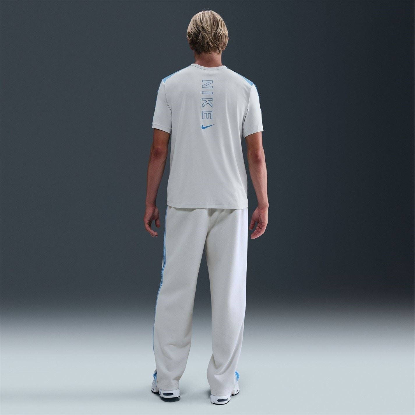 Nike Regular Fit Short Sleeve Crew Neck T-Shirt