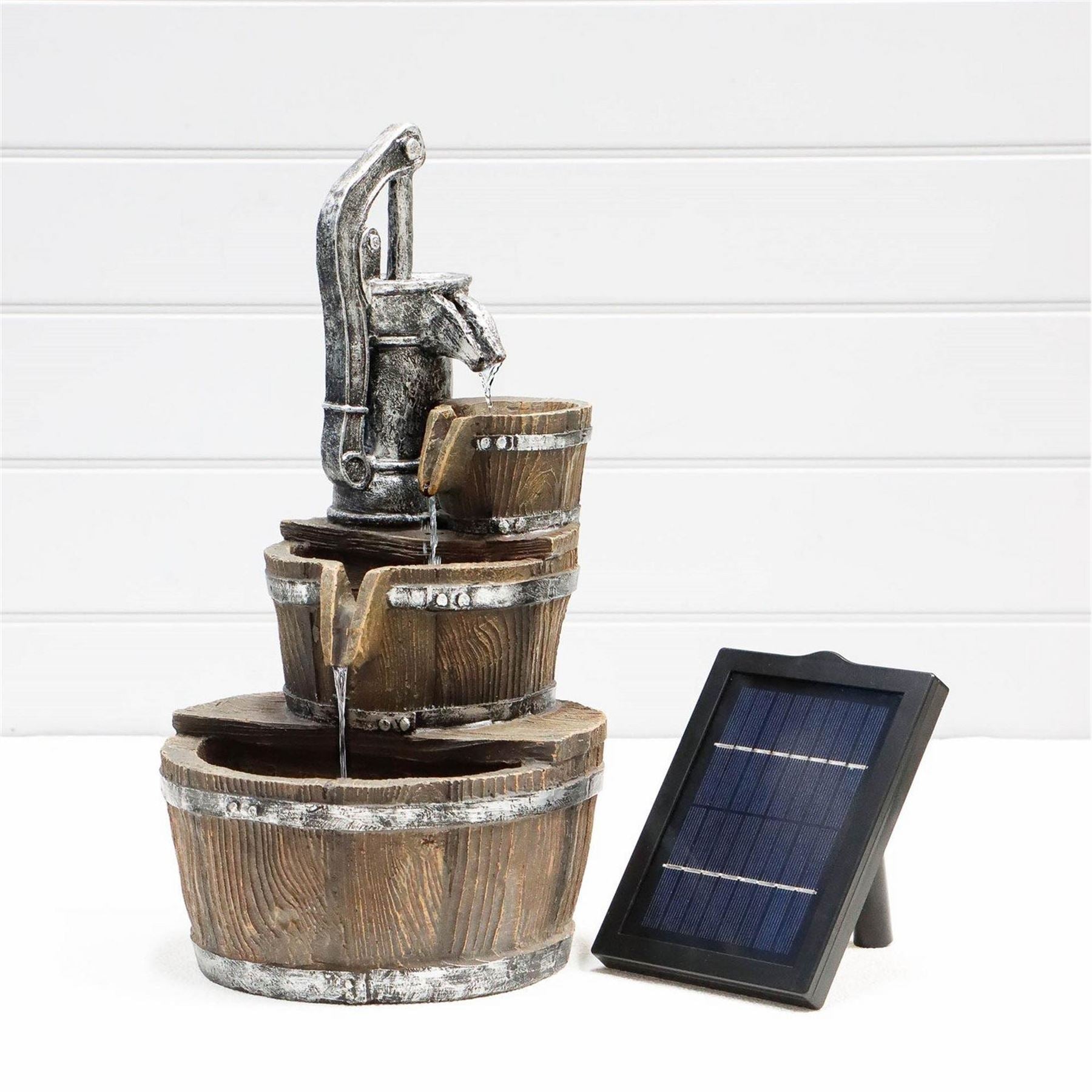Streetwize Water Feature   Traditional Pump And Buckets Fountain