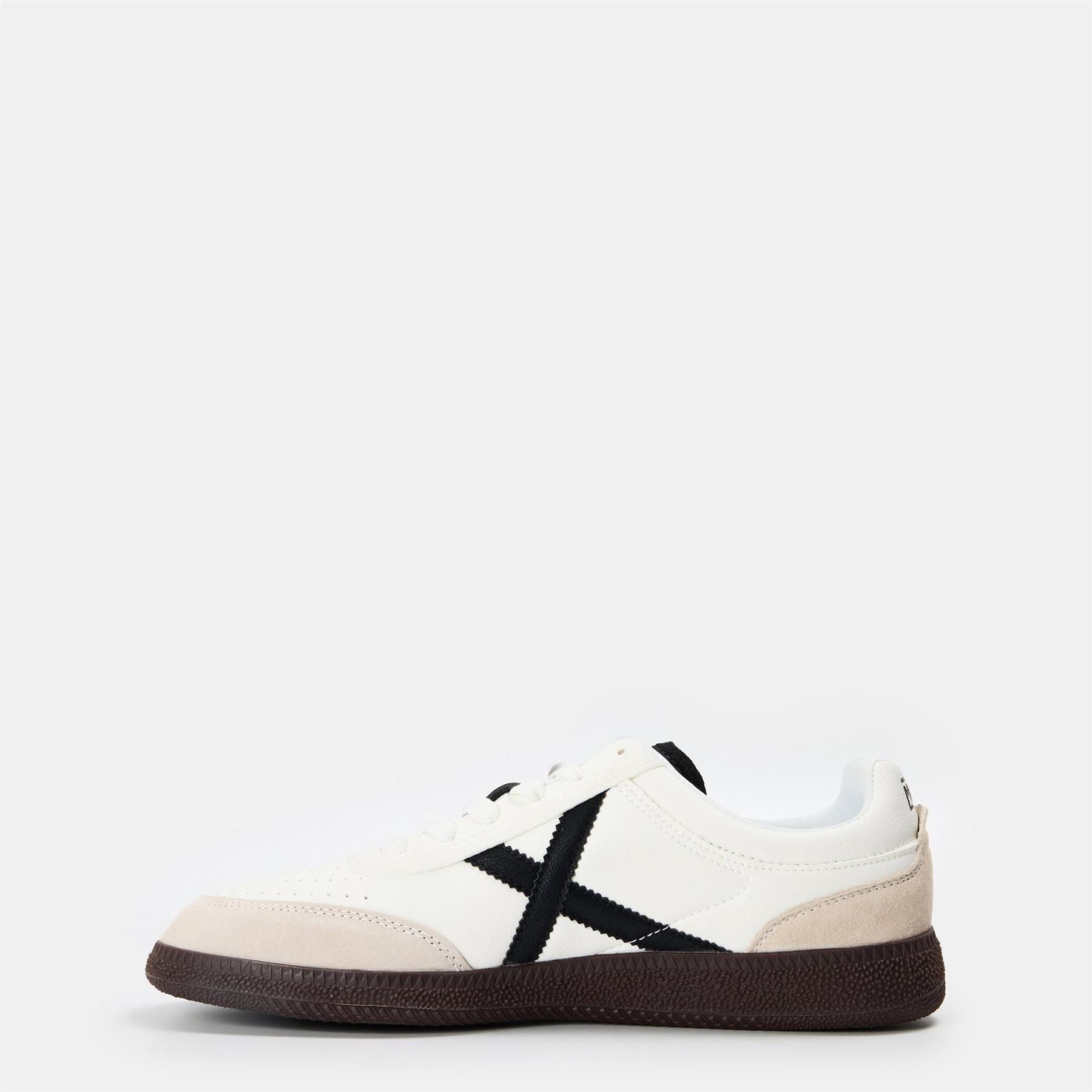 Munich Rumba Lace-Up Low Top Sneakers