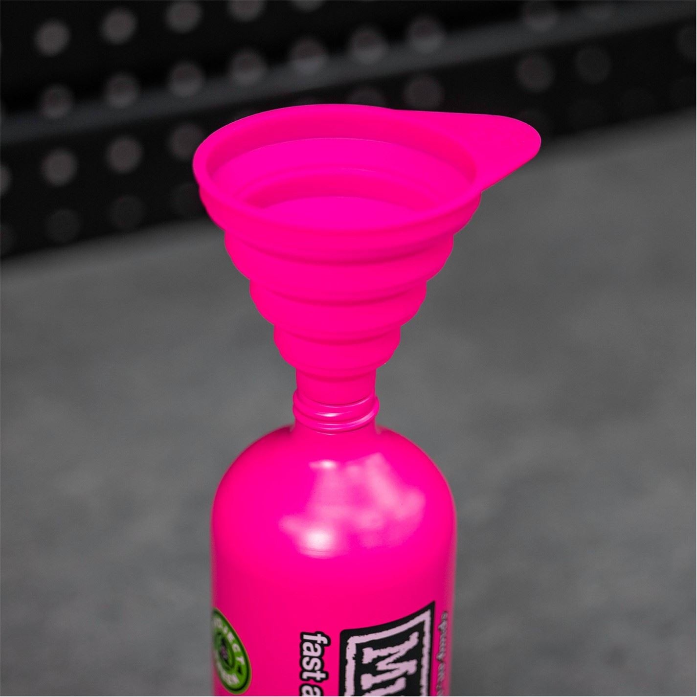 Muc-Off Off Collapsible Silicone Funnel