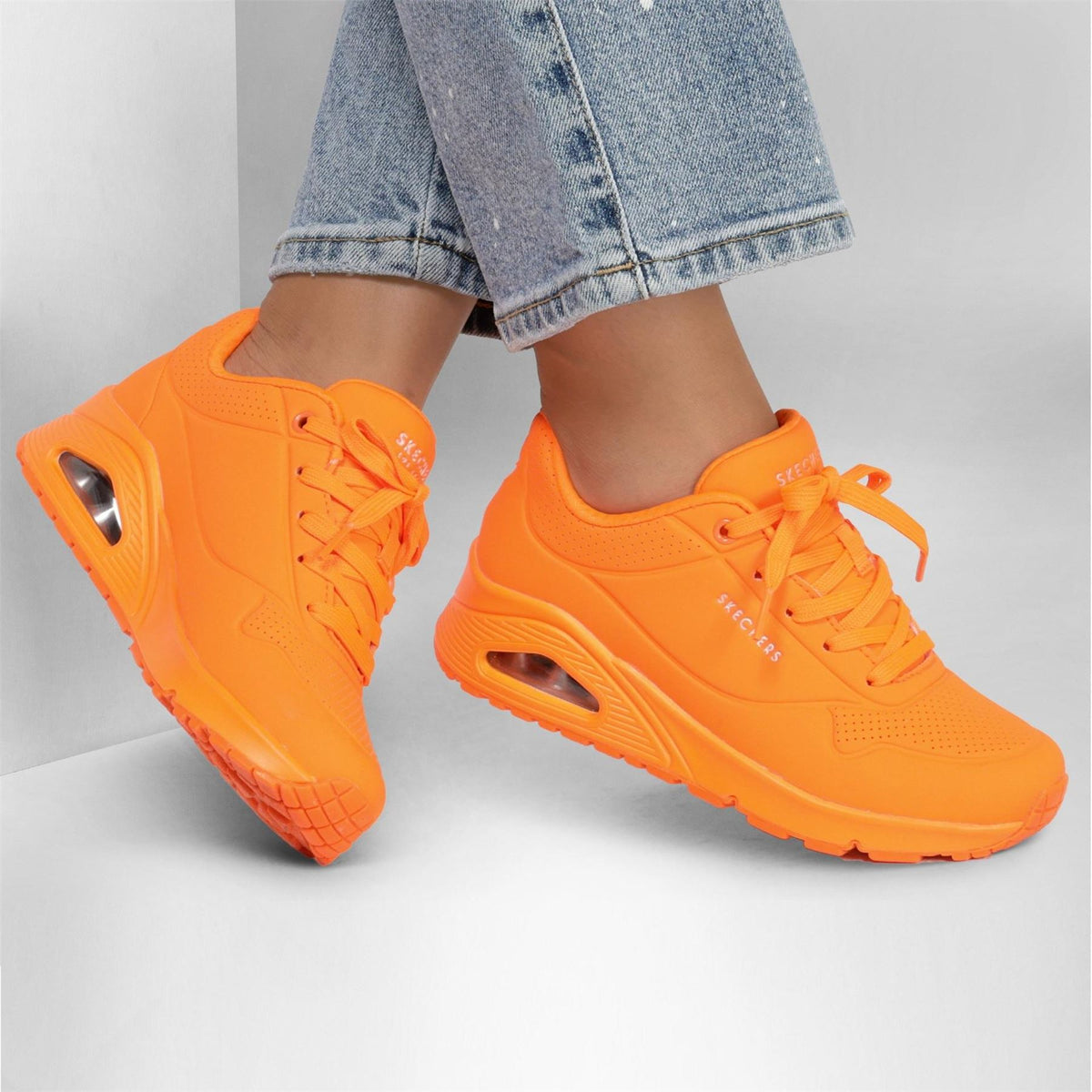 Skechers UNO Low Top Trainers