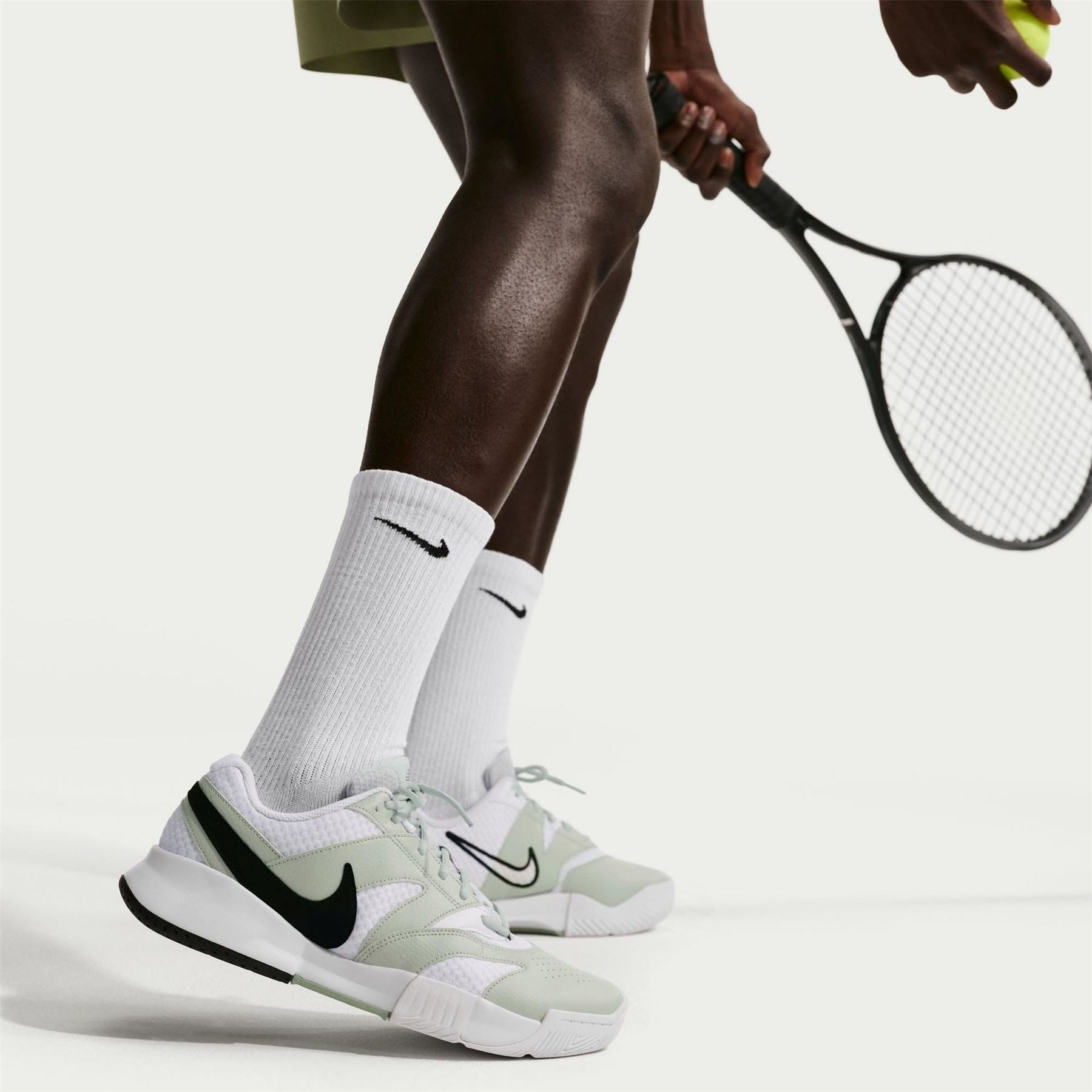 Nike Court Lite 4 Low Top Tennis Sneakers