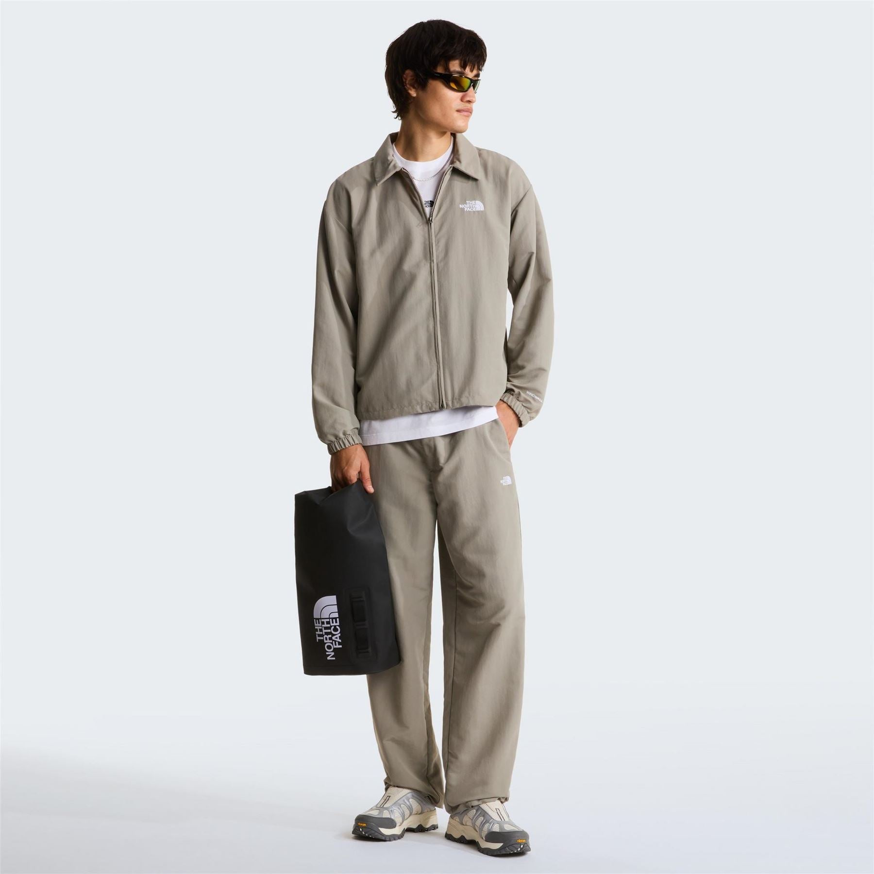 The North Face Mens Easy Wind Jacket