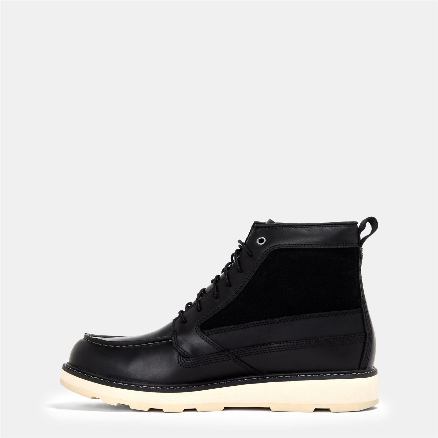 Timberland Britton Mills Lace-Up Chukka Boots Engraved Logo