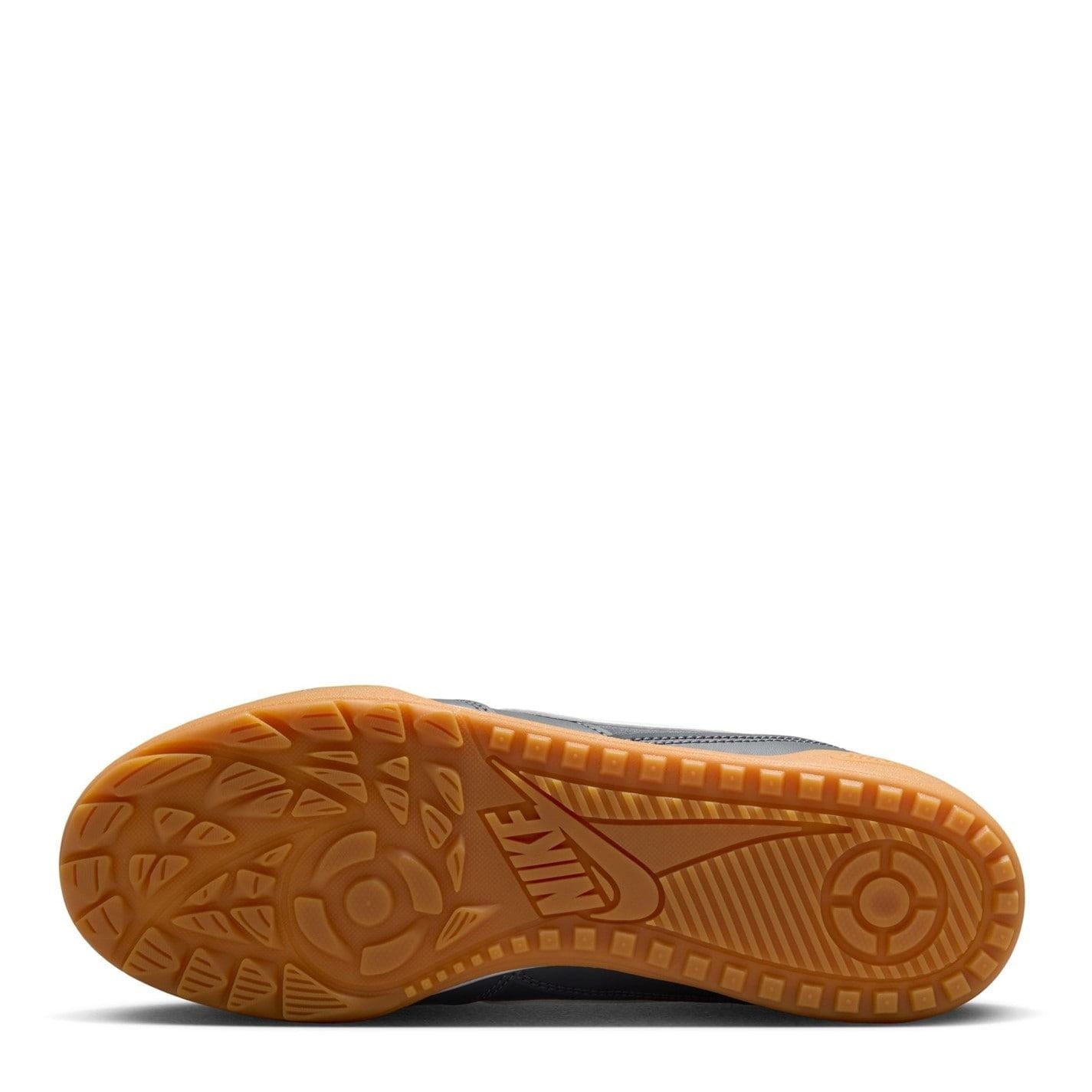 Nike Terra Manta  Round Toe Low Top Sneakers