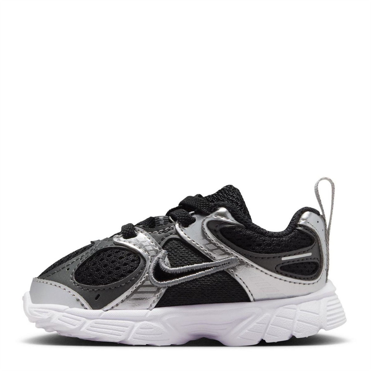 Nike V5 Runner Low Top Lace-Up Sneakers