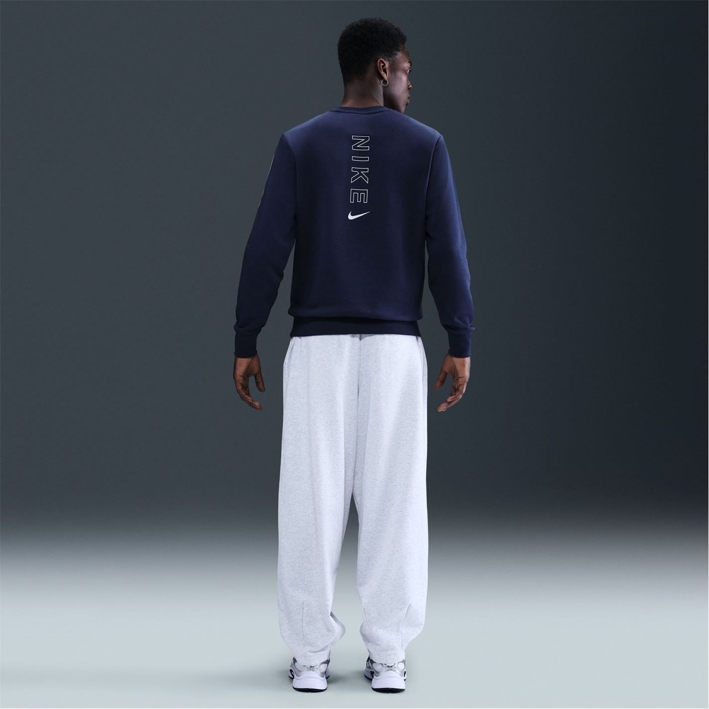 Nike Crew Neck Ribbed Collar Long Sleeve Raglan Sweatshirt