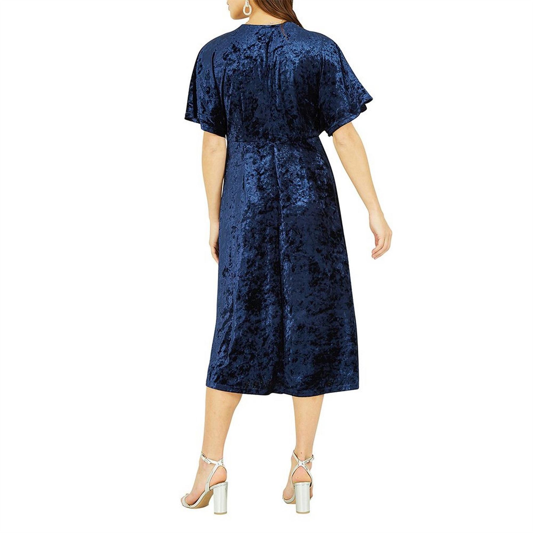 Yumi Green Velvet V-Neck Midi A-Line Dress