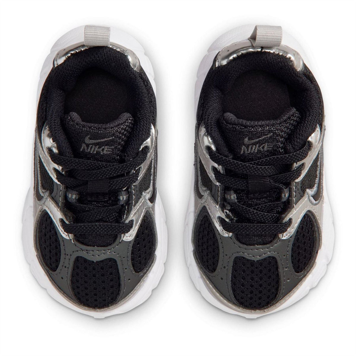 Nike V5 Runner Low Top Lace-Up Sneakers