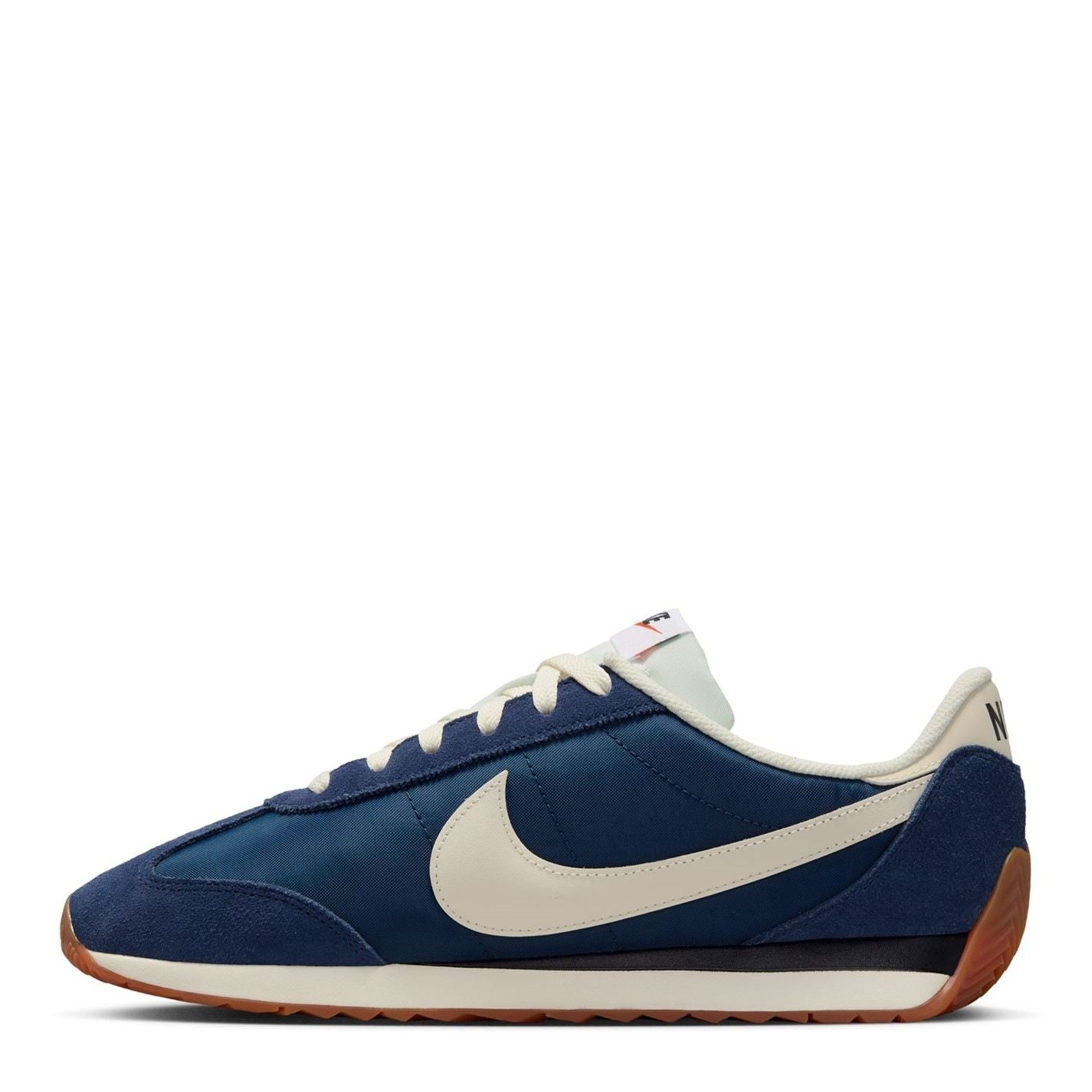 Nike Low Heel Round Toe Low Top Sneakers