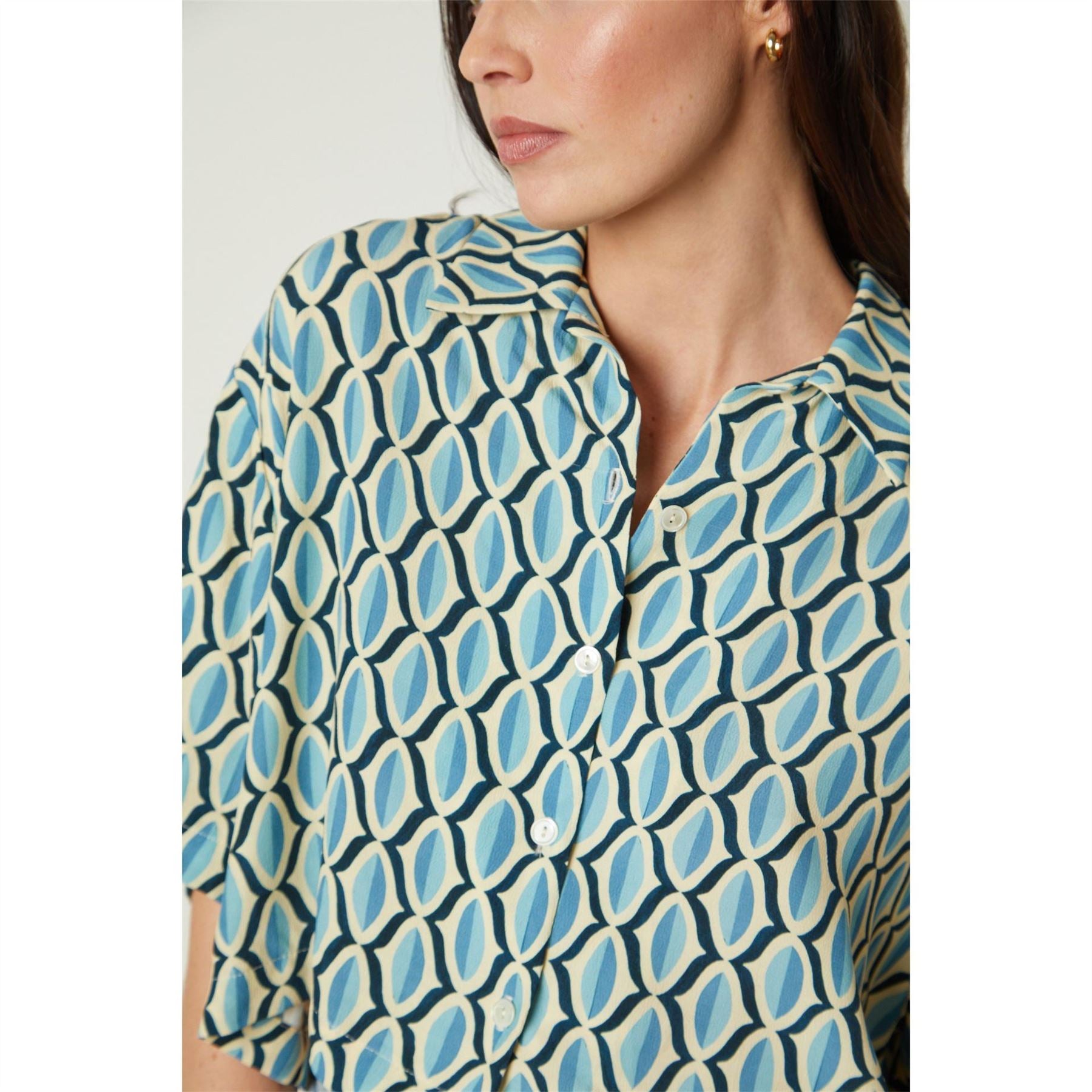 Velvet by Graham and Spencer Geo Regular Fit Short Sleeve Shirt