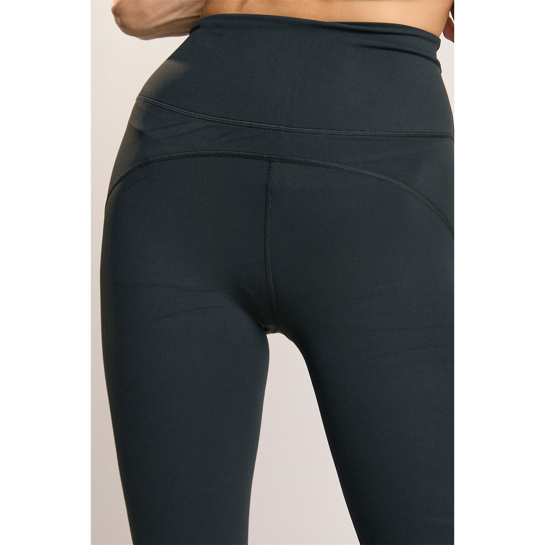 Agon Black Capri Leggings