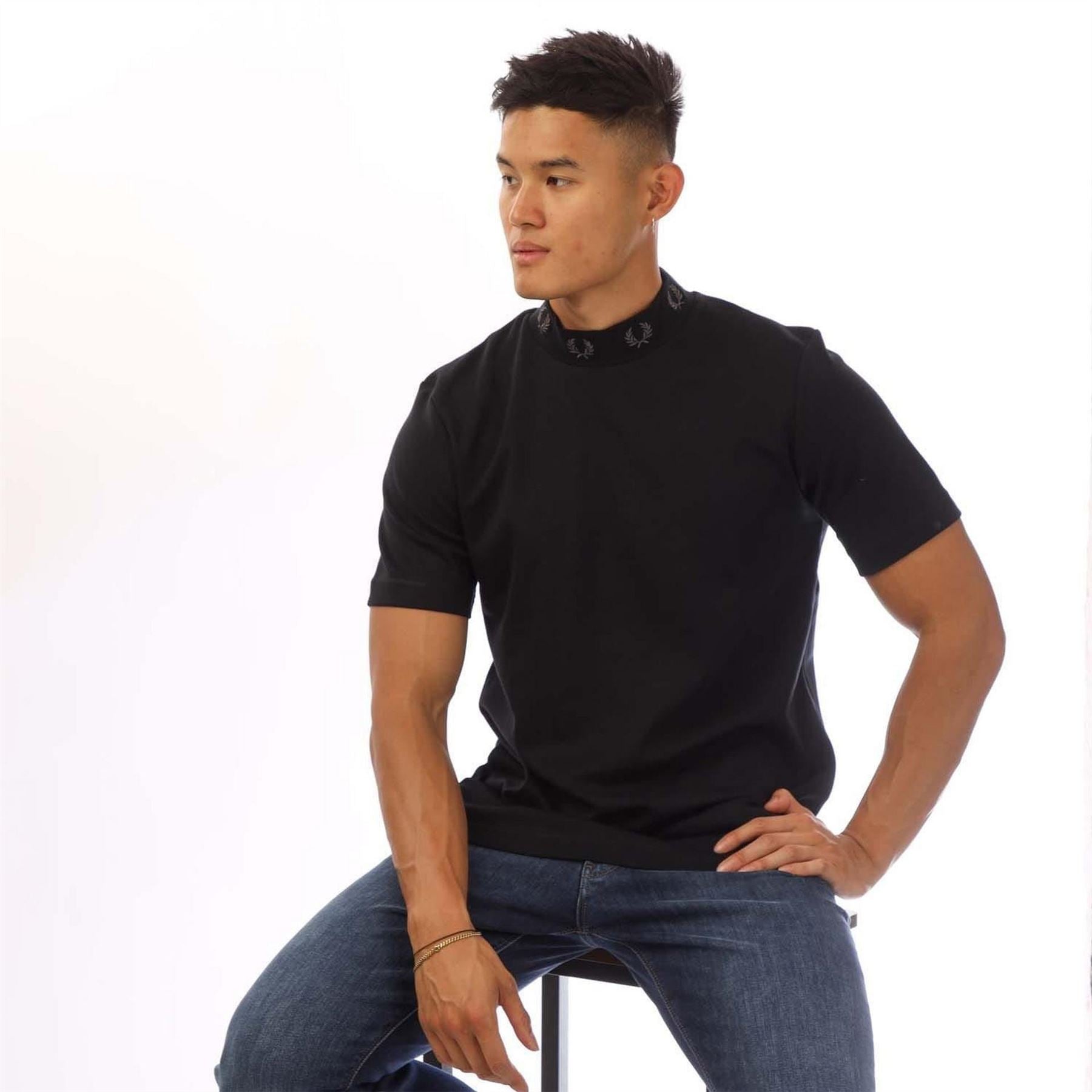 Fred Perry Wreath High Neck T-Shirt