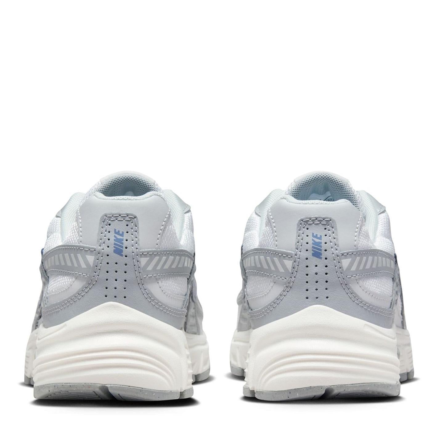 Nike Initiator Low Top Sneakers