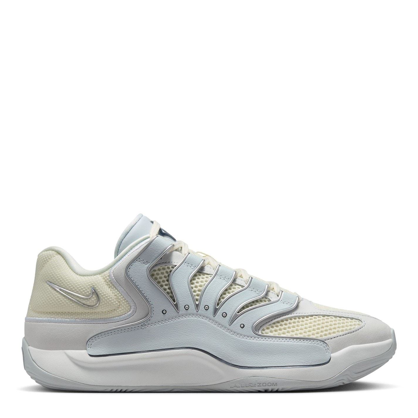 Nike Low Heel Round Toe Low Top Sneakers