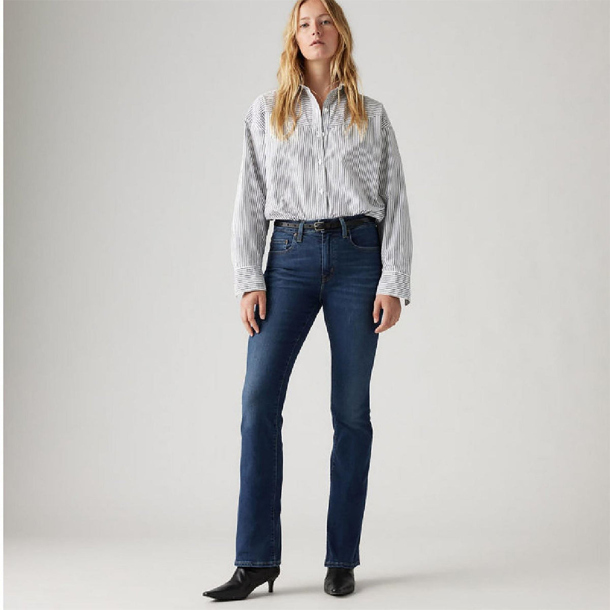 Levis 725 High Rise Bootcut Jeans