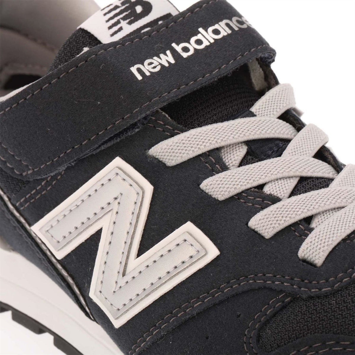 New Balance 996 Low Top Trainers