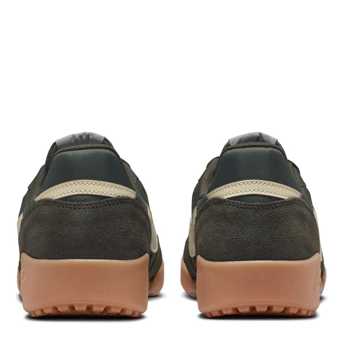 Nike Terra Manta SN54 Round Toe Low Top Sneakers