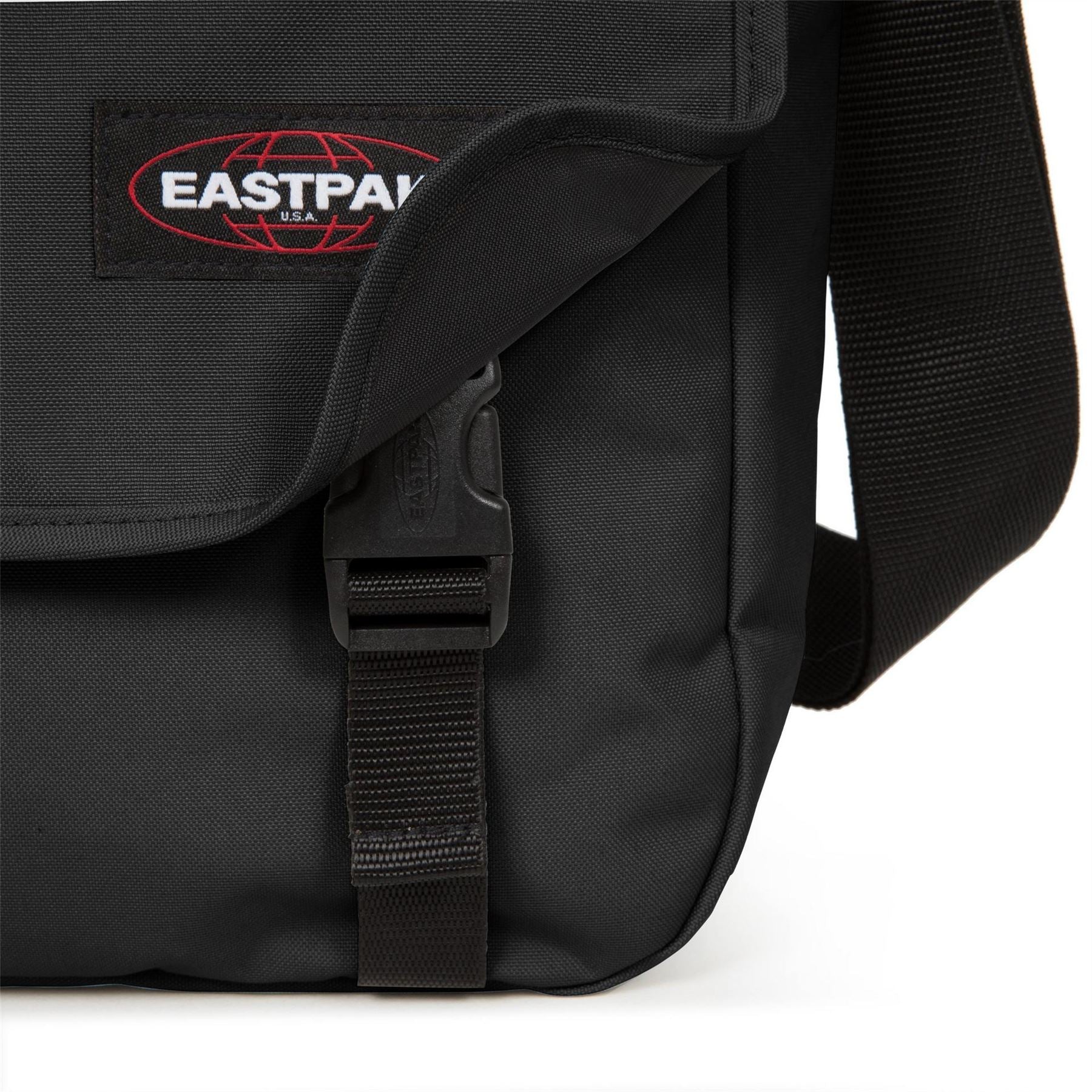 Eastpak + Medium Shoulder Bag 20l