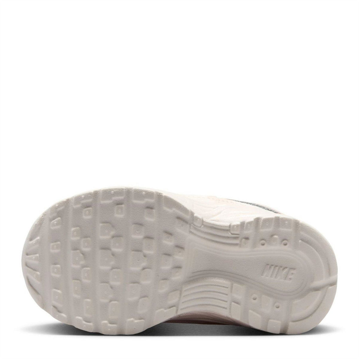 Nike P 6000 Lace-Up Closed Toe Sneakers