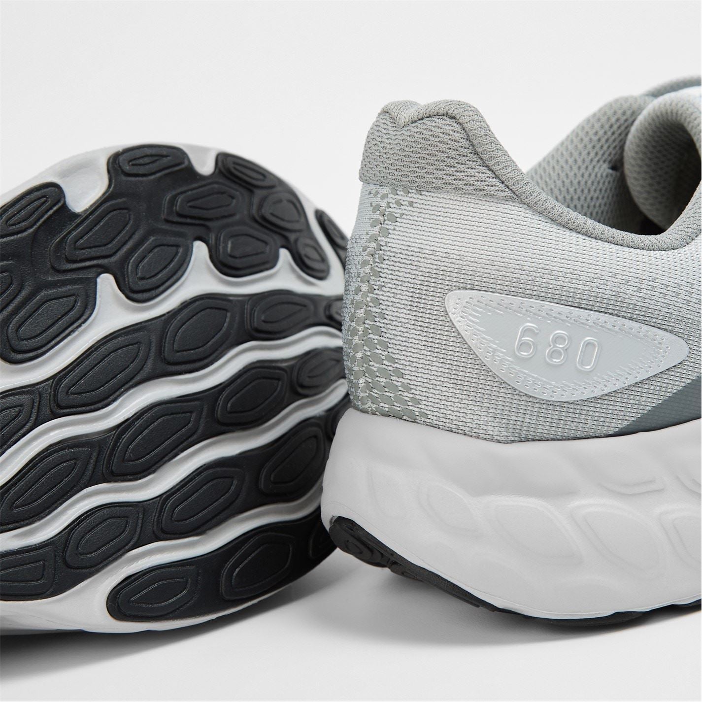 New Balance Mens Fresh Foam 680 V8 Running Shoe