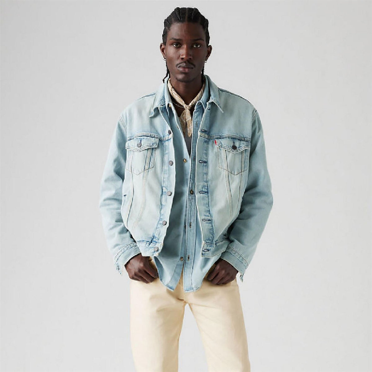 Levis Trucker Denim Jacket with Front Pocket and Woven Cuff