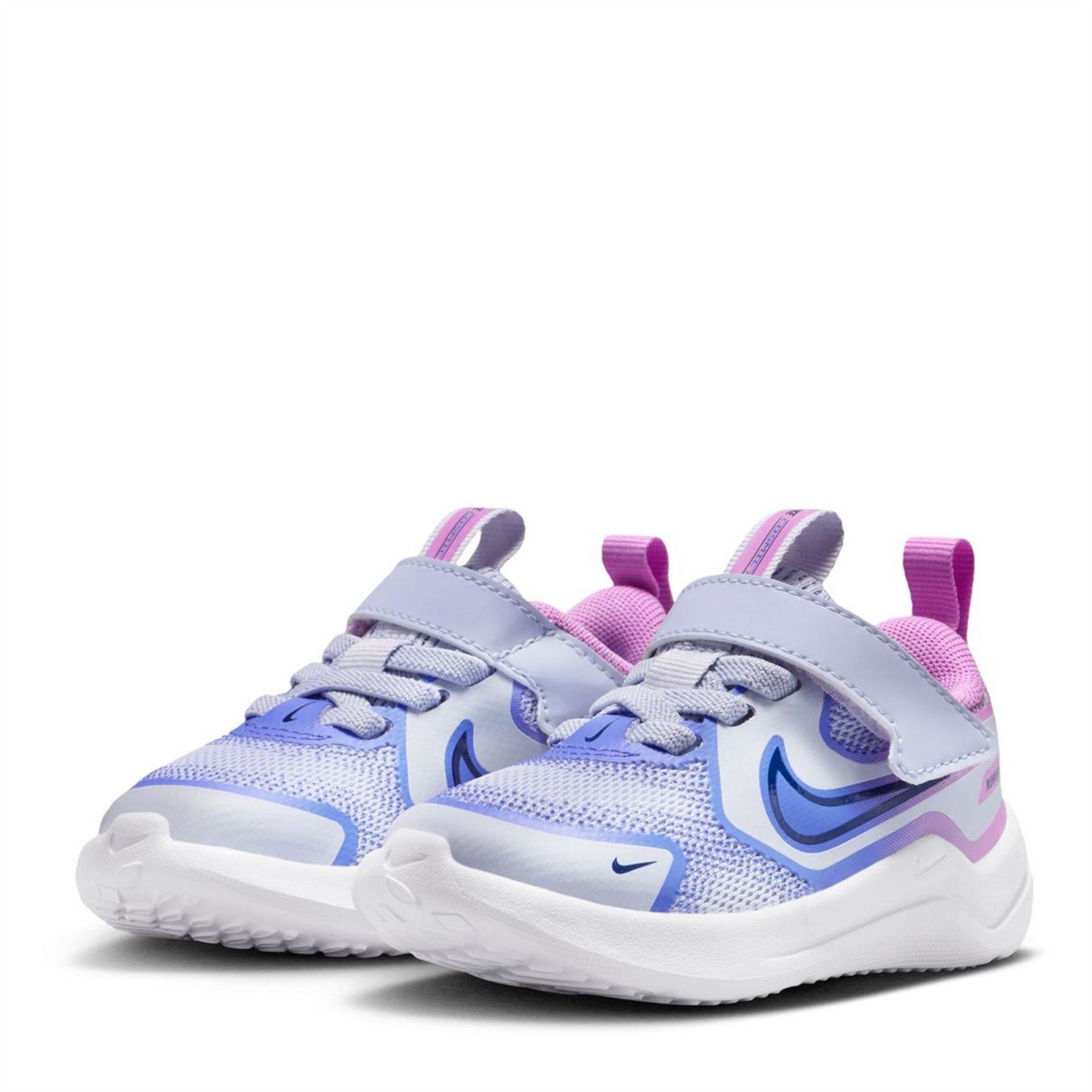 Nike Cosmic Runner Low Top Sneakers