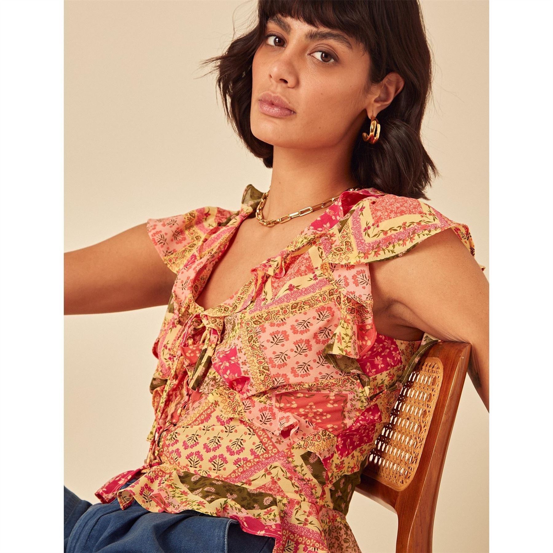 Nobodys Child Relaxed Fit V-Neck Short Sleeve Blouse