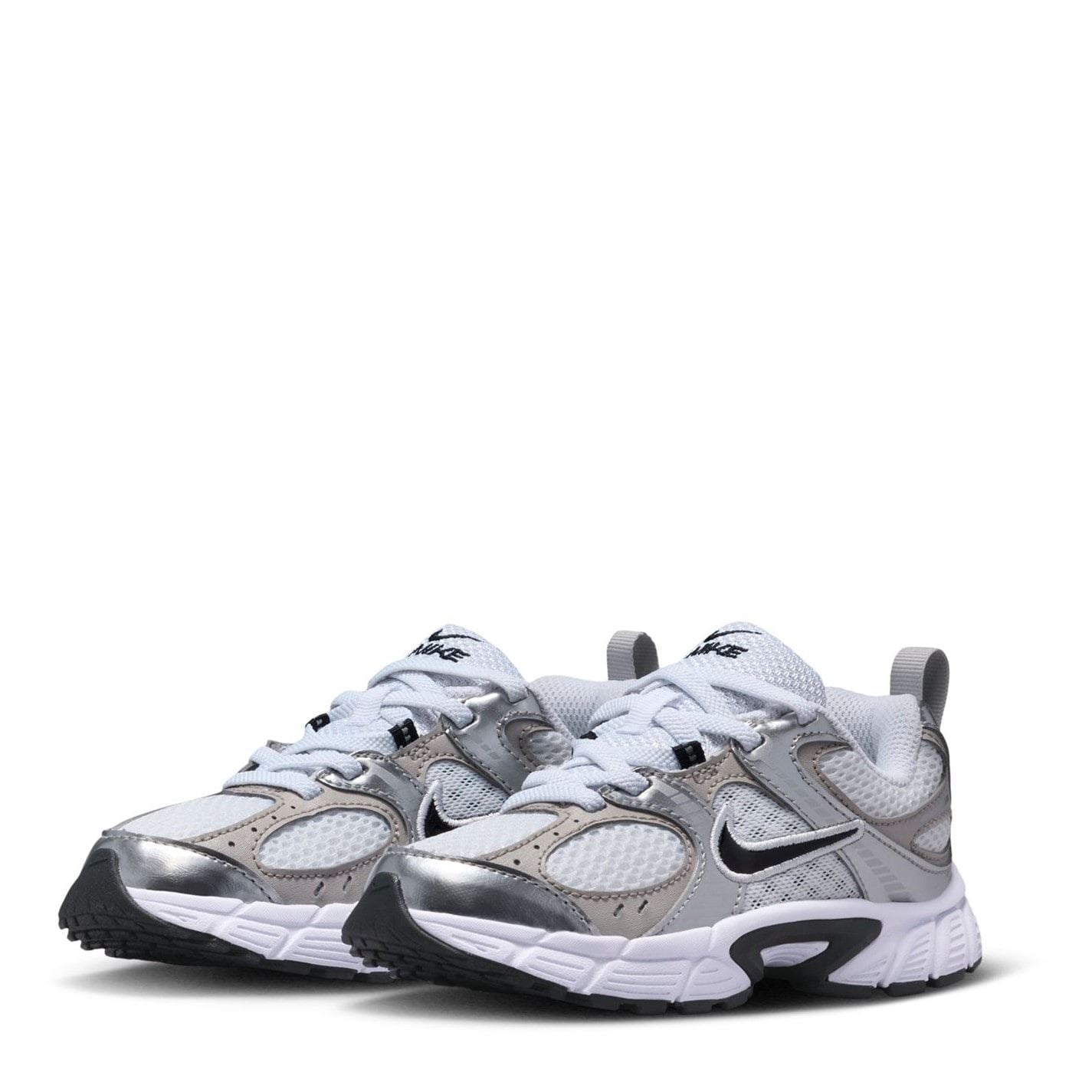 Nike V5 Rnr Lace Up Low Top Sneakers