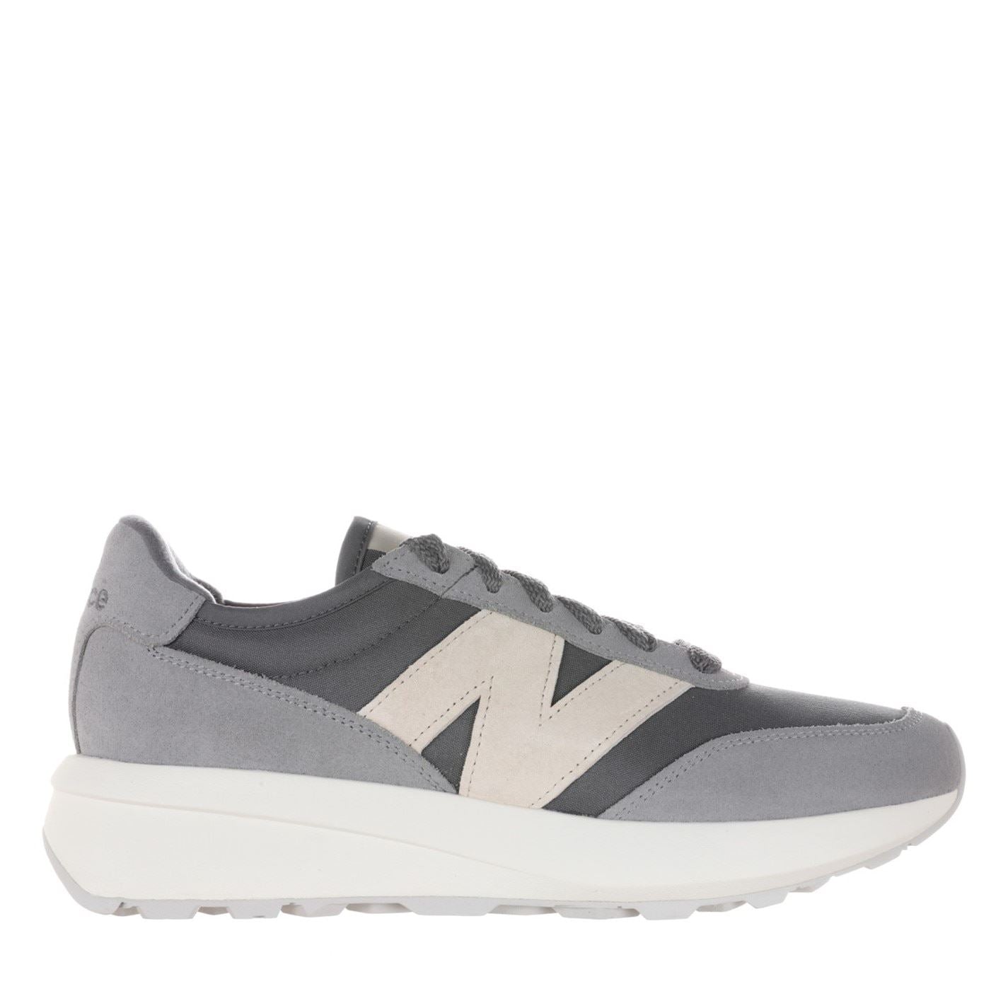 New Balance Low Top Round Toe Flat Heel Sneakers