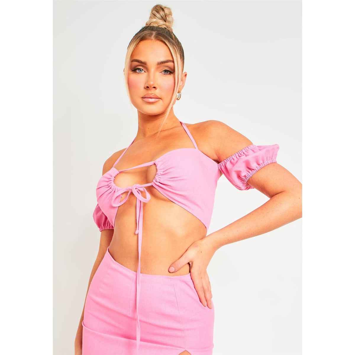 Missy Empire Tie Front Halter Neck Crop Top