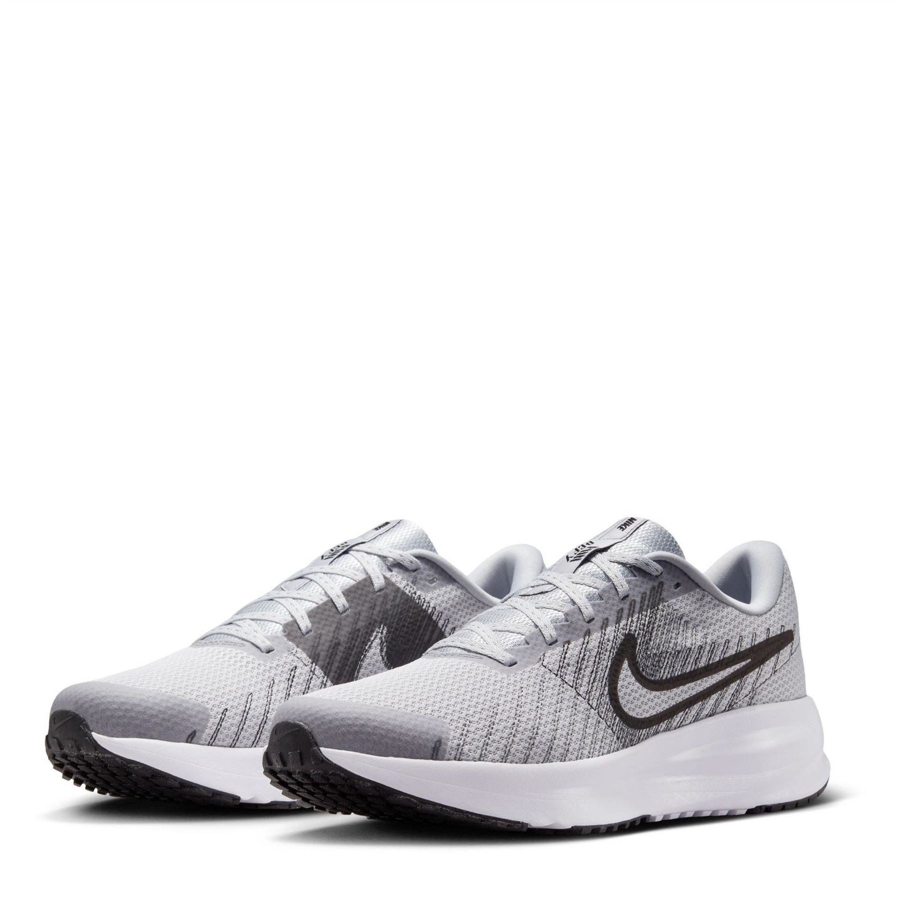 Nike Run Defy Low Top Sneakers