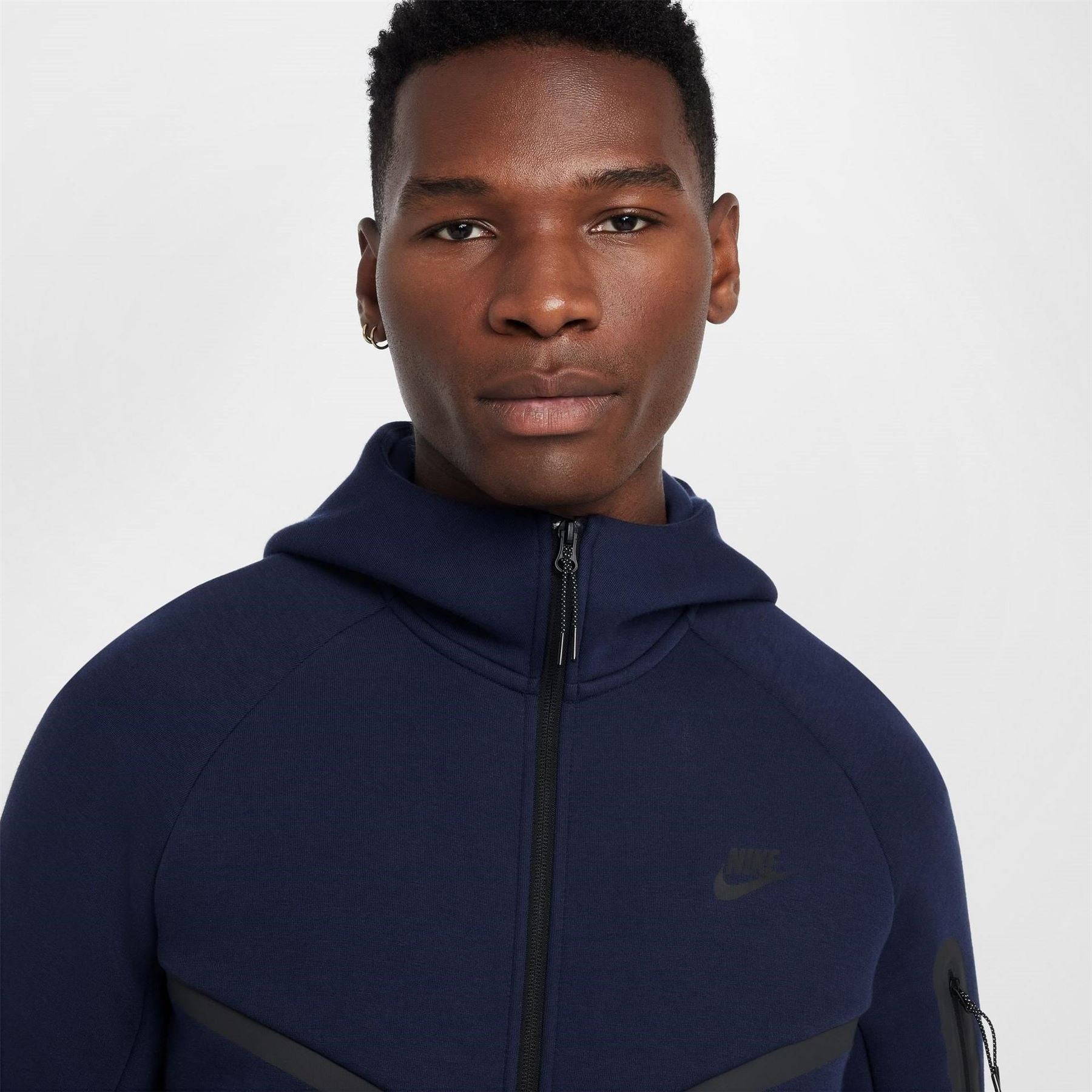 Nike Regular Fit Zipped Pocket Raglan Sleeve Full-Zip Sweatshirt