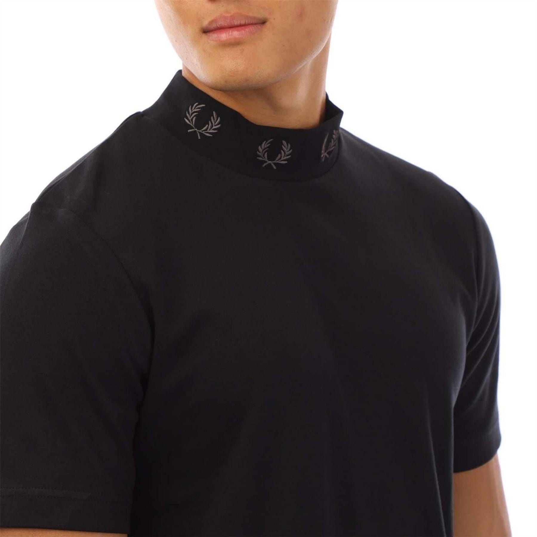 Fred Perry Wreath High Neck T-Shirt