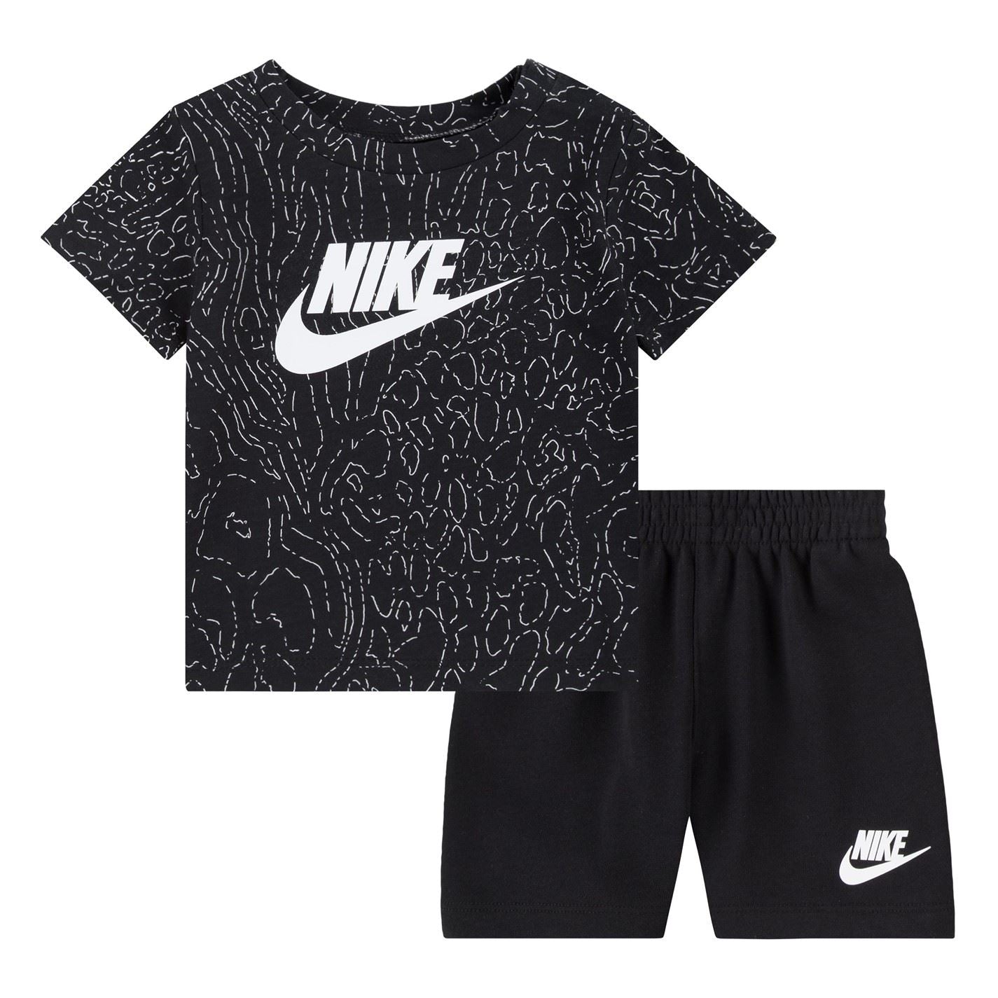 Nike Large Genie Crew Neck Short Sleeve T-Shirt and Short Set