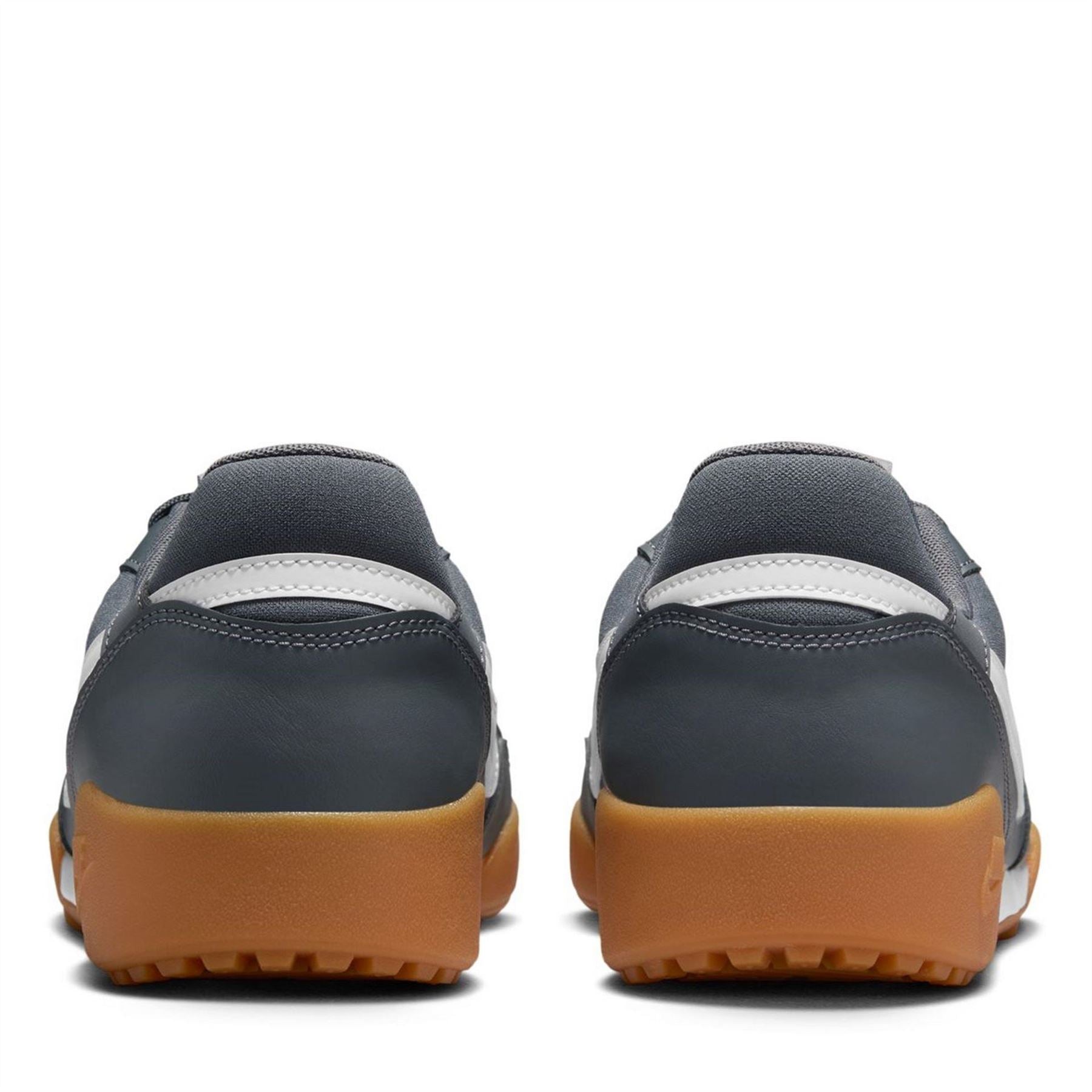 Nike Terra Manta  Round Toe Low Top Sneakers