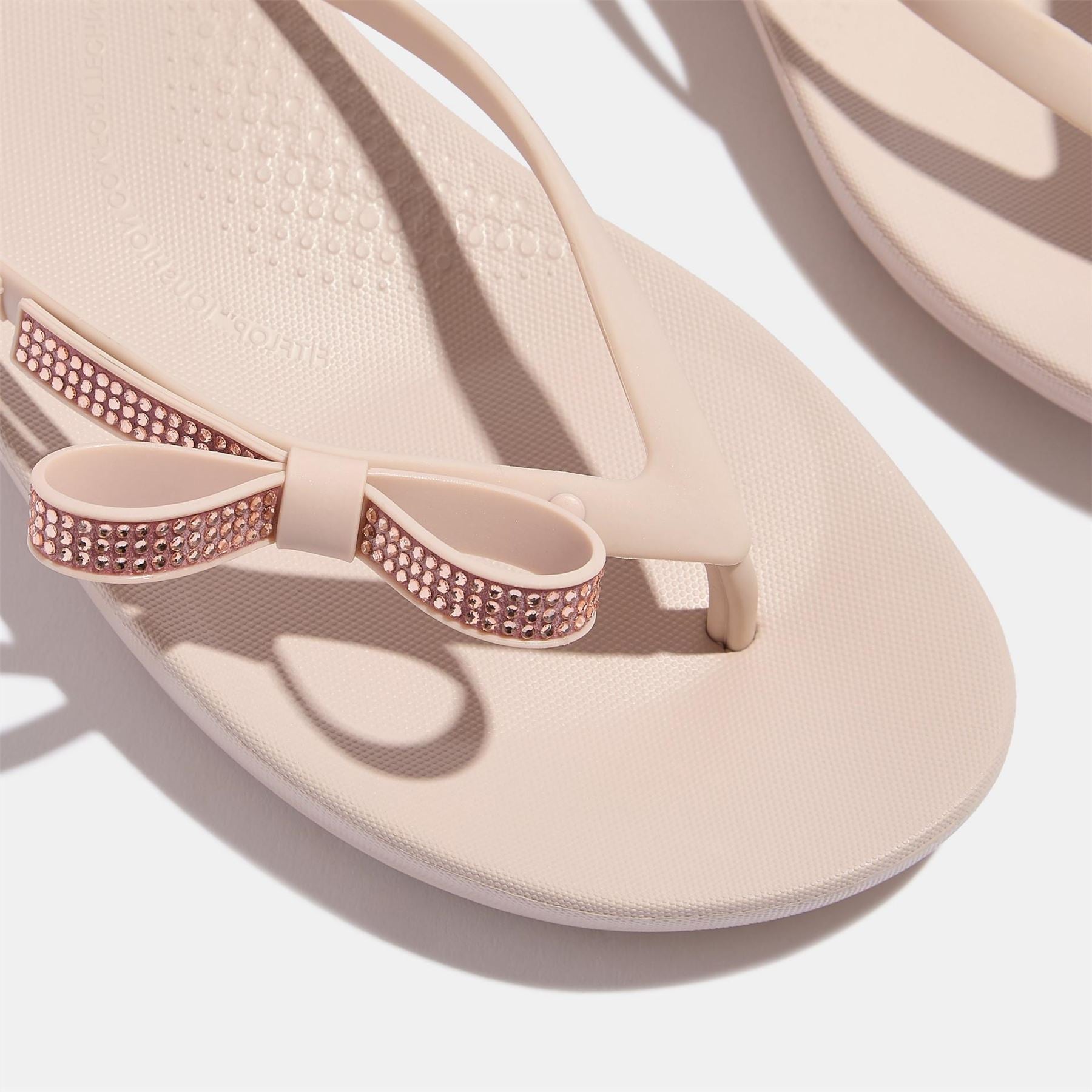 Fitflop Iqushion Bow Metallic Flip Flop Sandals