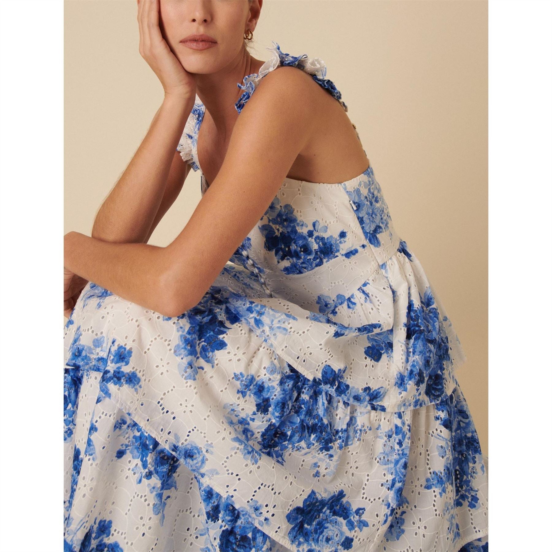Nobodys Child Sweetheart Neck Midi Tiered Dress